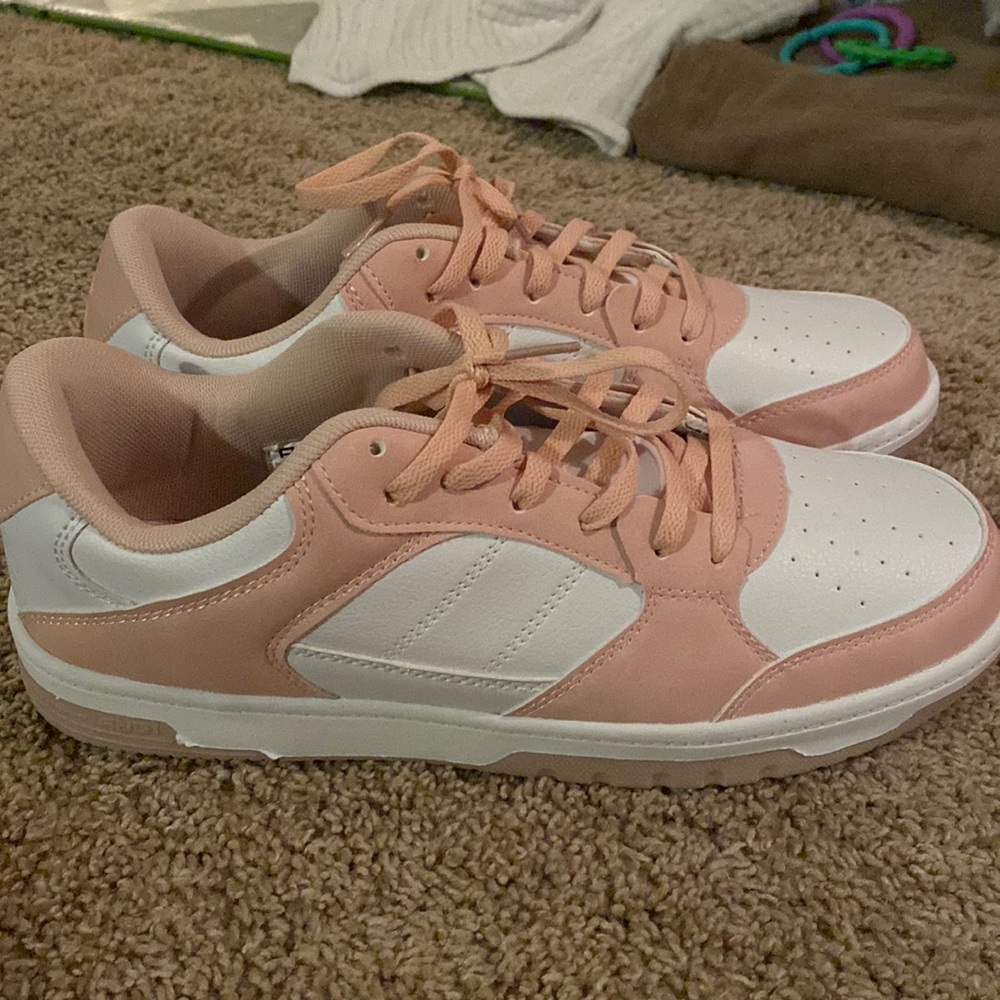 Casual sneakers
